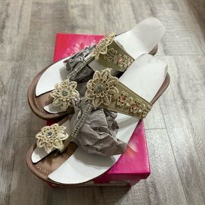 Bolaro Beige Flower Toe Sandals 10